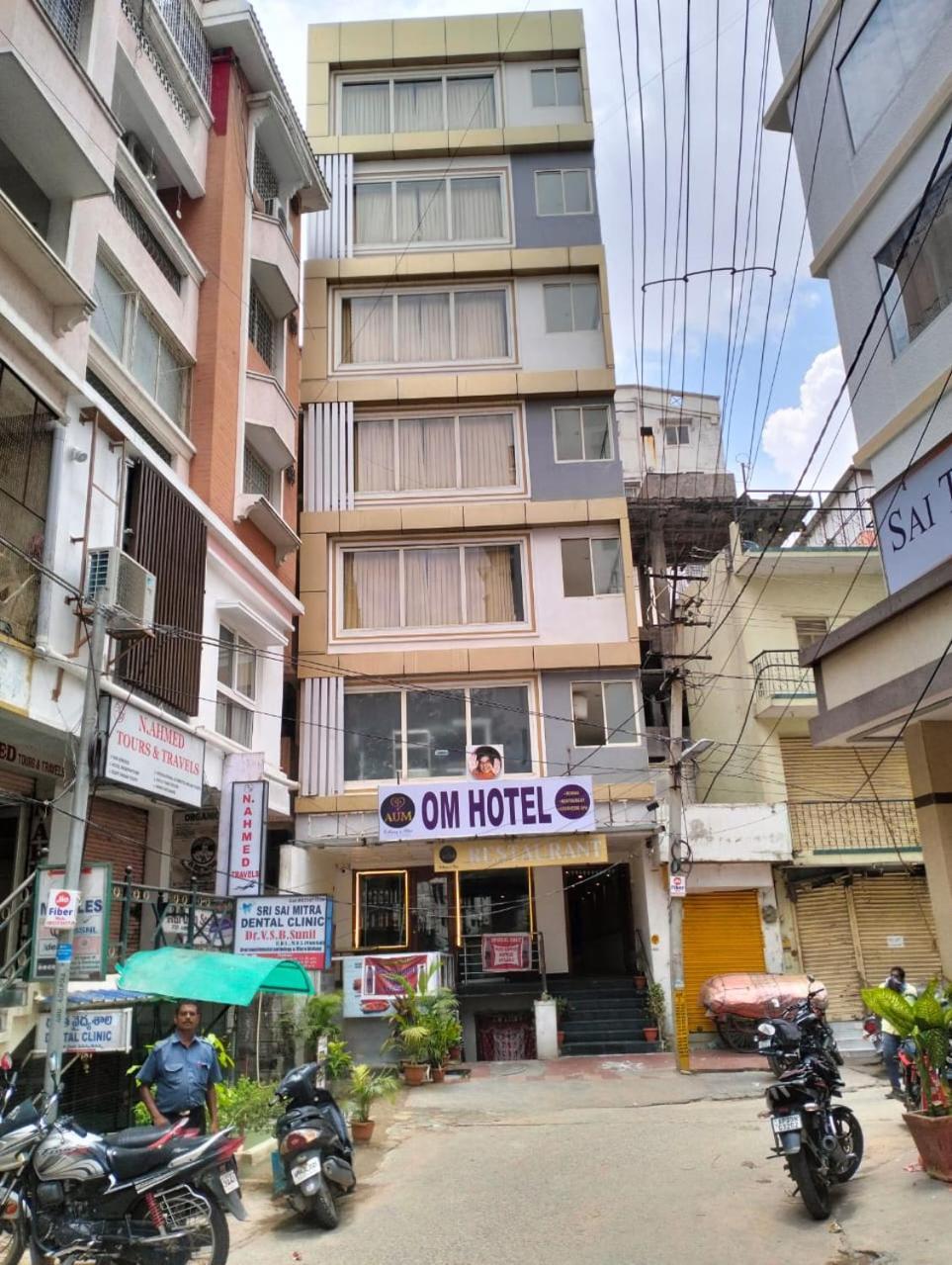 Aum Hotel Puttaparthi Eksteriør bilde